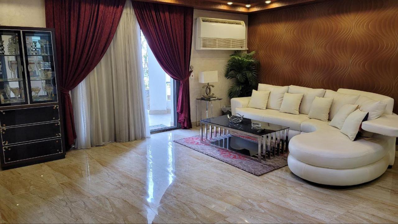 Vintage Luxury With Private Garden - New *